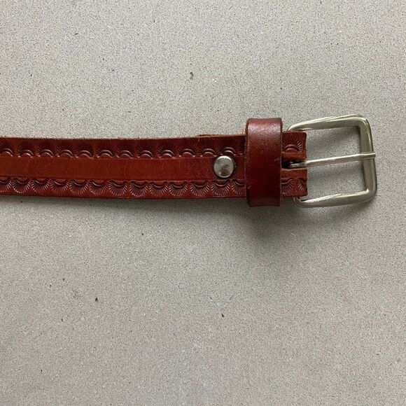 Vintage Women's Embossed Brown Leather Western Boho Silver Buckle Belt - Picture 3 of 8
